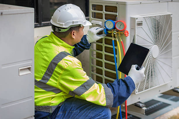 Professional Hvac technician working in Saint Amant, LA